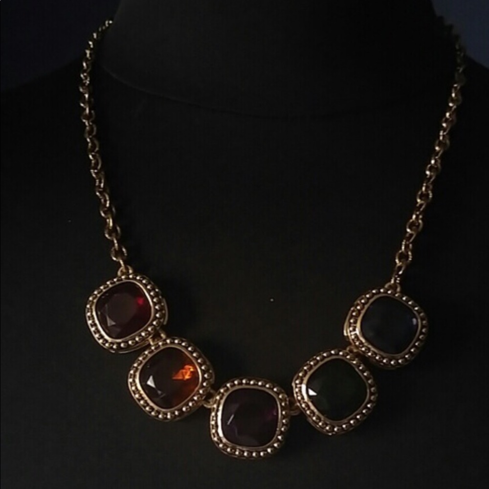 ⬇Avon Earring & Necklace set
